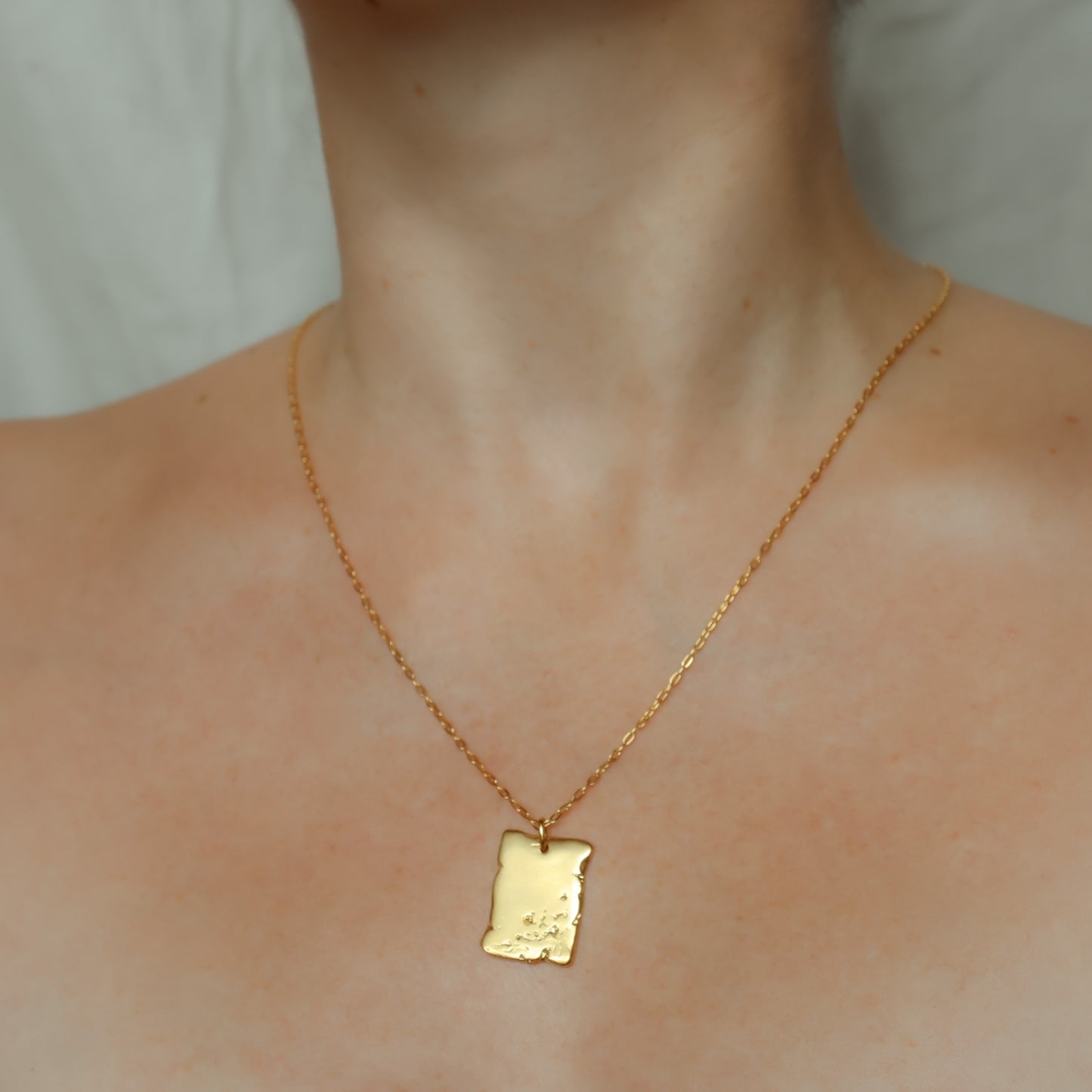 Distressed Pendant Necklace - Gold