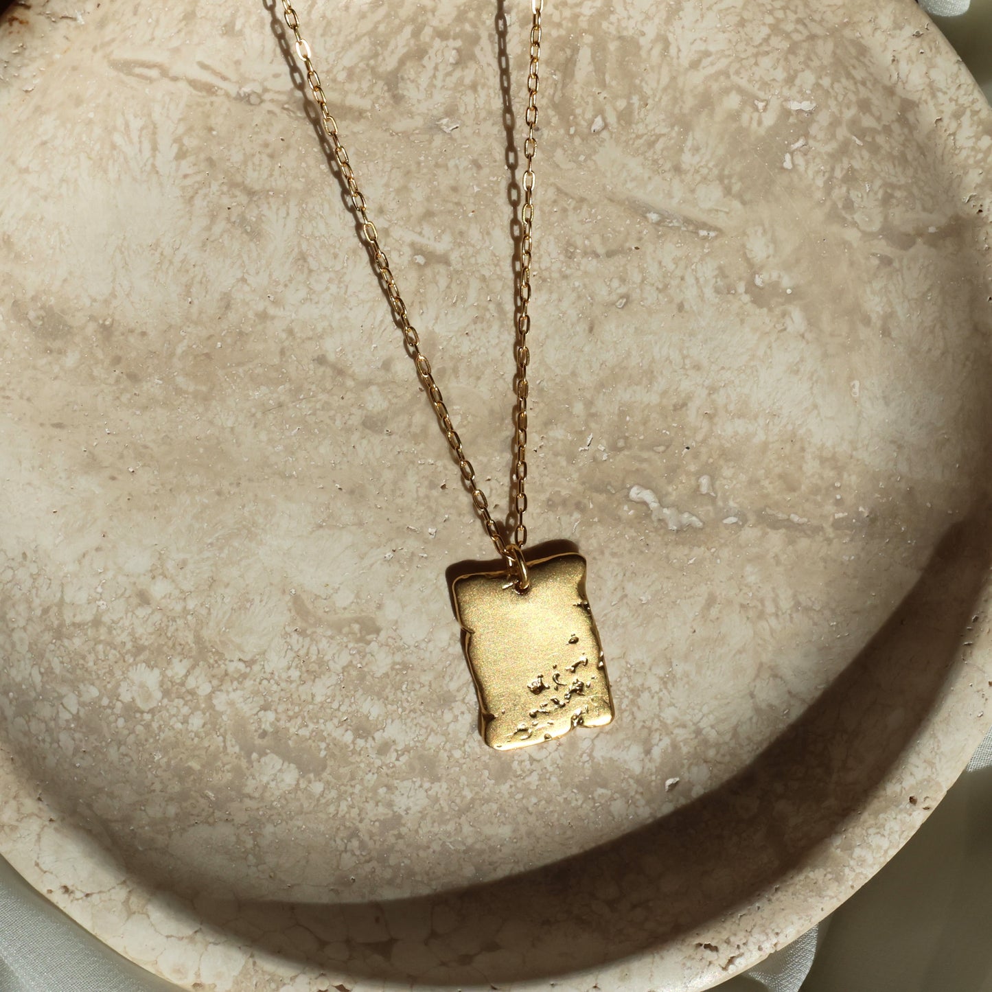 Distressed Pendant Necklace - Gold