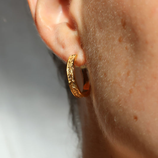 Embossed Vine Earring - Gold