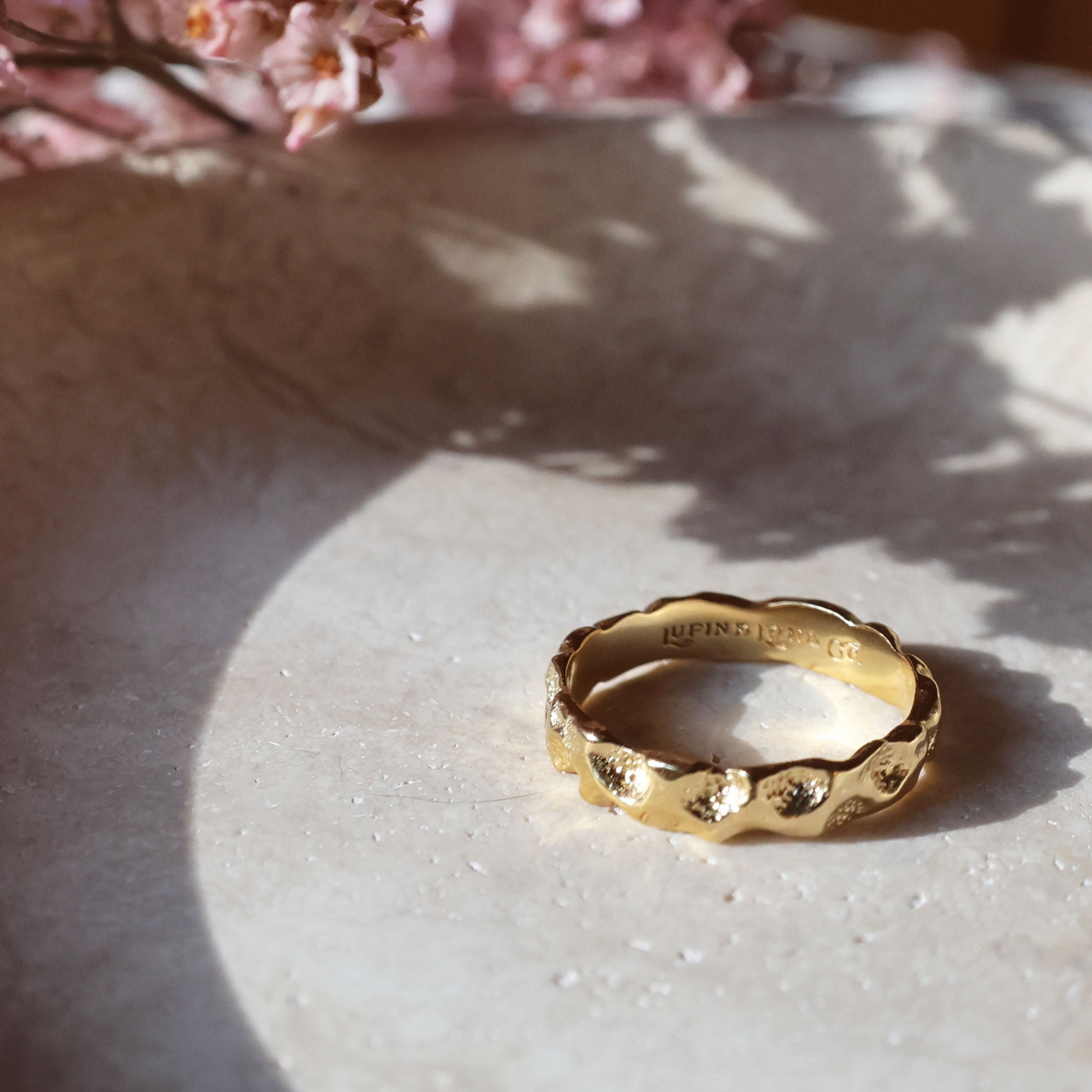 ＩＭＰＥＲＦＥＣＴ ＲＩＮＧ ＩＮ ＧＯＬＤ - リング